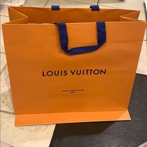Bundle 2 Large Louis Vuitton shopping bags 🛍